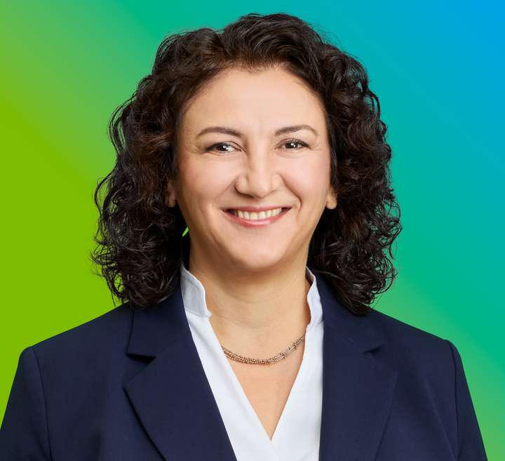 Songül Viridén
Stadträtin Schlieren - Ressort Alter und Soziales
Präsidentin Musikschule Schlieren
Vorstand und Initiantin Basketball Club Schlieren
Vorstand Casafair
Vorstand Zürich Erneuerbar
Vorstand Stiftun Solvita
Einzelunternehmerin und Mutter